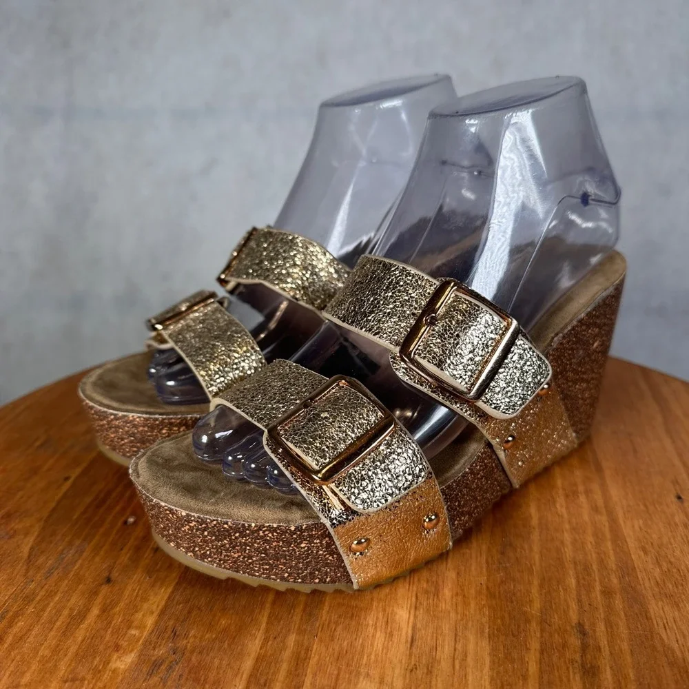 Bamboo Wedge Sandals Womens 6.5 Gold Glitter Platform Buckle Slides Good